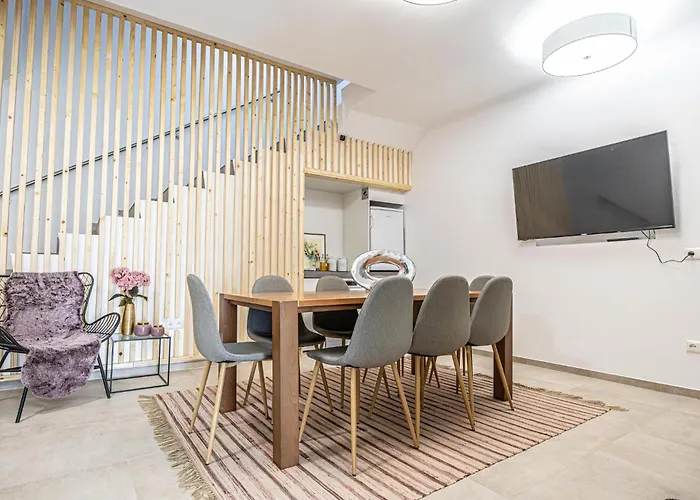 Krems Bahnhof Deluxe Rooms - Near Danube River