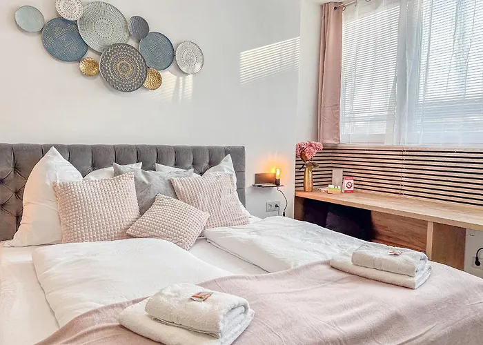 Krems Bahnhof Deluxe Rooms - Near Danube River