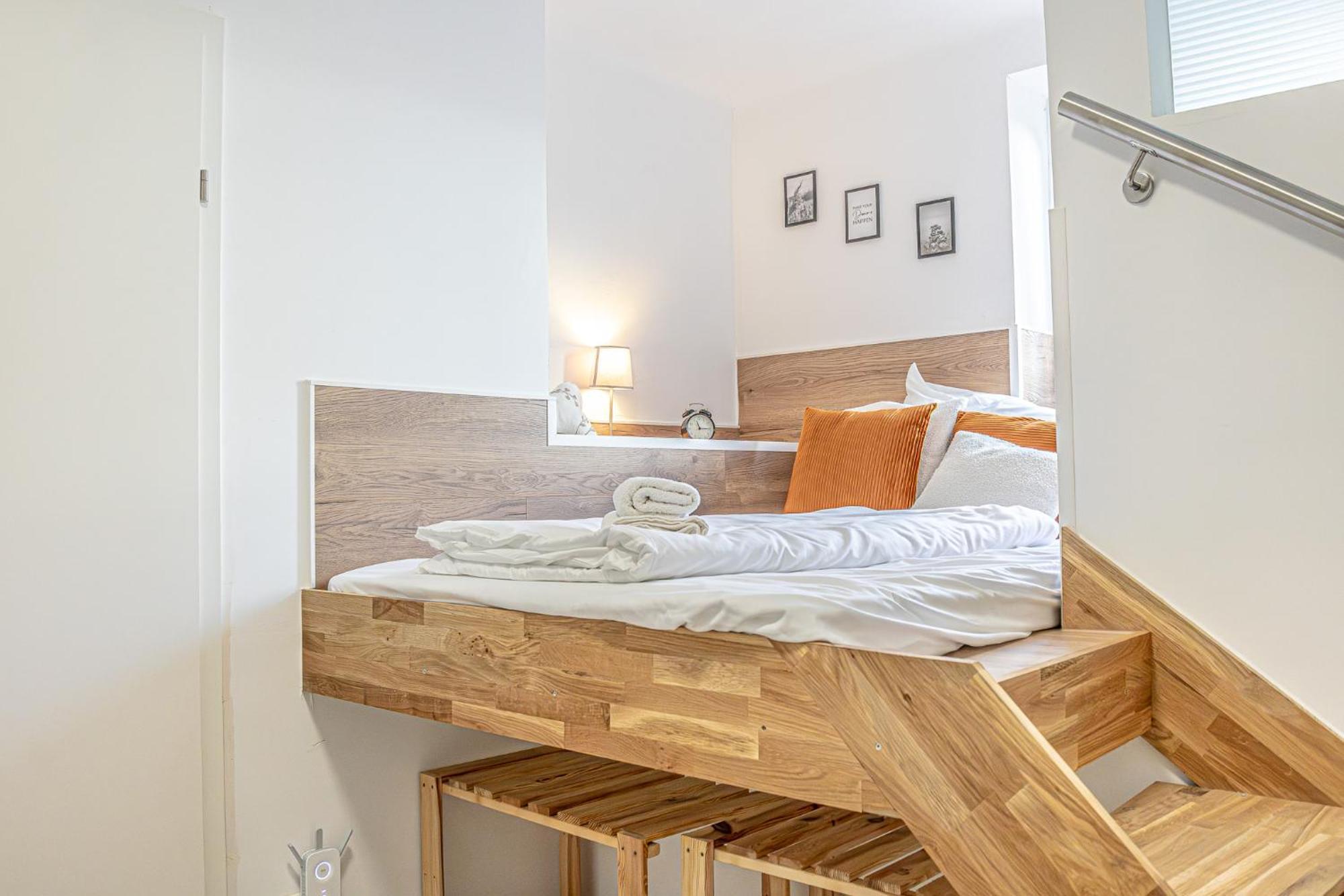 Bahnhof Deluxe - Near Danube River Apartment *