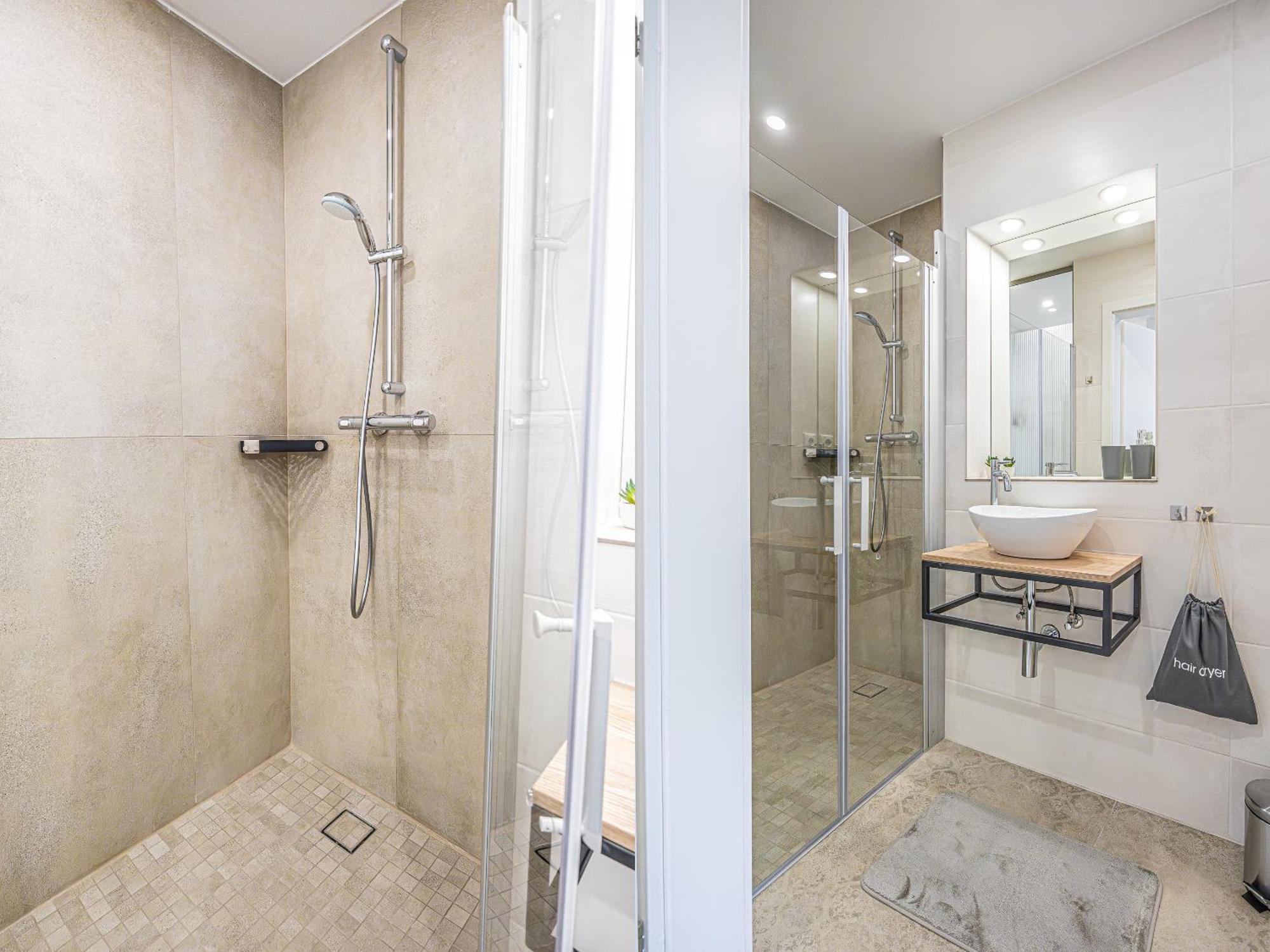 Bahnhof Deluxe - Near Danube River Apartment